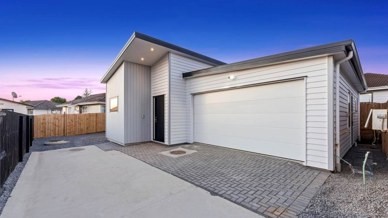 9B Southview Place, Wattle Downs, Auckland - Carousel 1