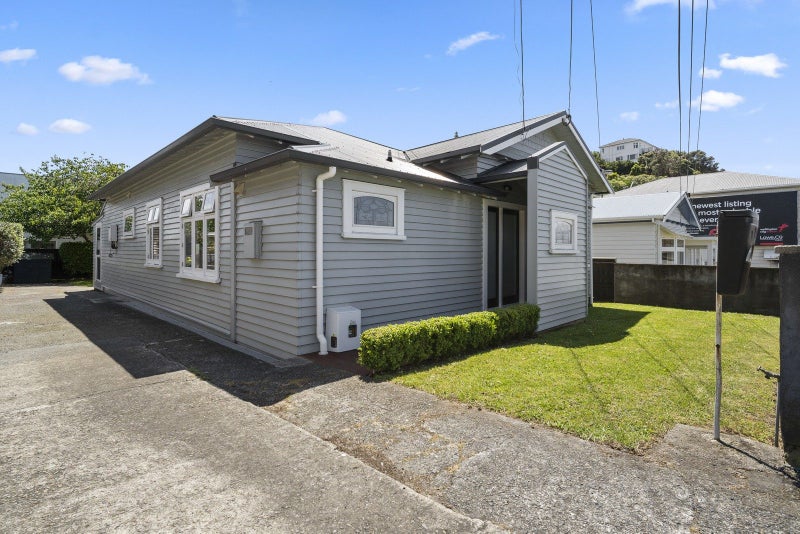 34 Wellington Road, Hataitai, Wellington - Carousel 1