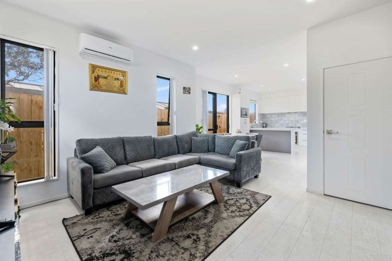 4D Carolyn Street, Manukau, Auckland - Carousel 1