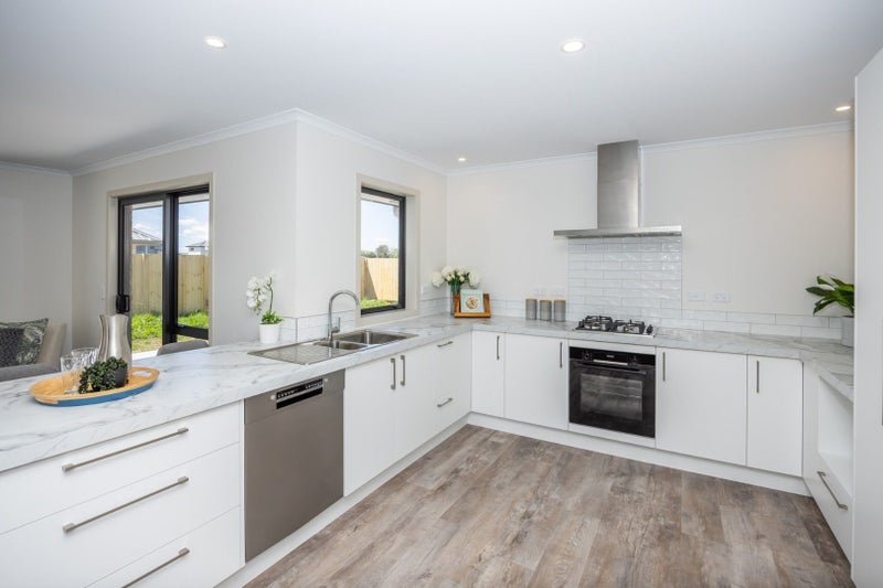 16 Korako Lane, Baverstock, Hamilton - Carousel 2