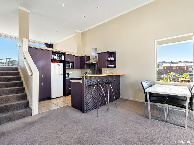 17/15 Roxburgh Street, Mount Victoria, Wellington - Carousel 2