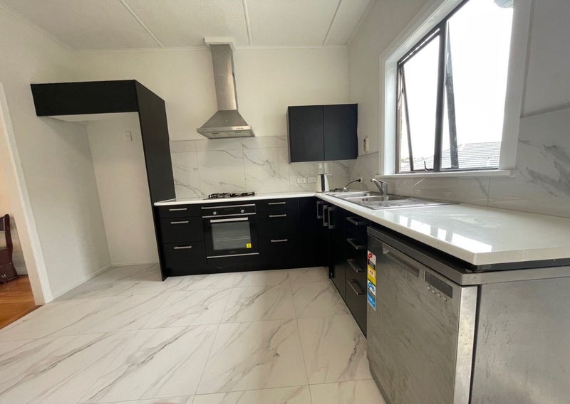 192 Whitney Street, Blockhouse Bay, Auckland - Carousel 2