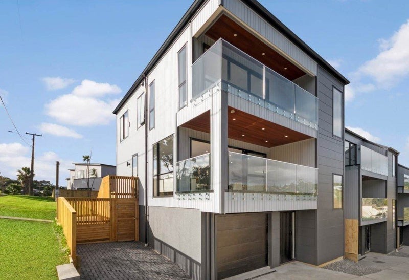 4A Wyoming Avenue, Murrays Bay, Auckland - Carousel 1