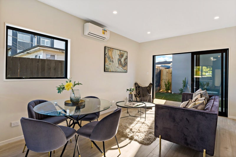 2/1 Holland Avenue, Point England, Auckland - Carousel 2