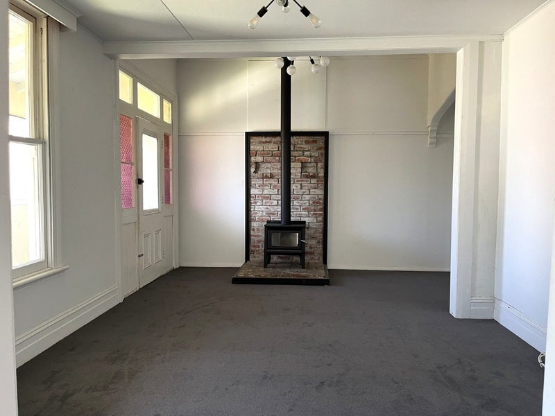 100 Broadway, Carterton, Carterton - Carousel 2