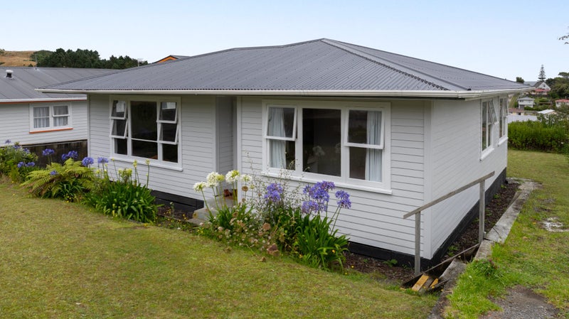 65 Waihora Crescent, Waitangirua, Porirua - Carousel 1