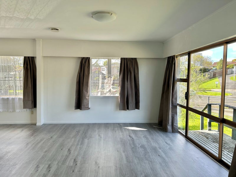 13A Ballater Place, Highland Park, Auckland - Carousel 2