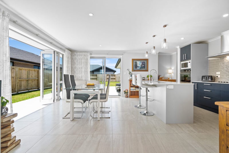 6 Olney Court, One Tree Point - Carousel 1