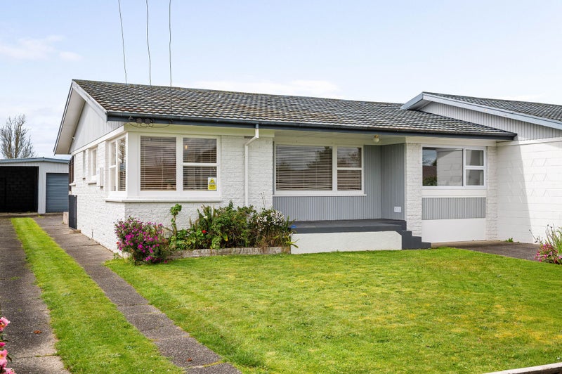 1 Kingsley Street, St Andrews, Hamilton - Carousel 1