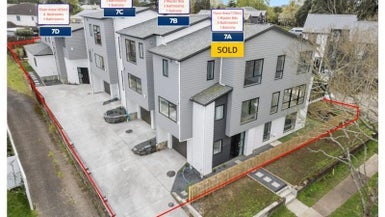 7D Titirangi Road, New Lynn, Auckland - Carousel 1