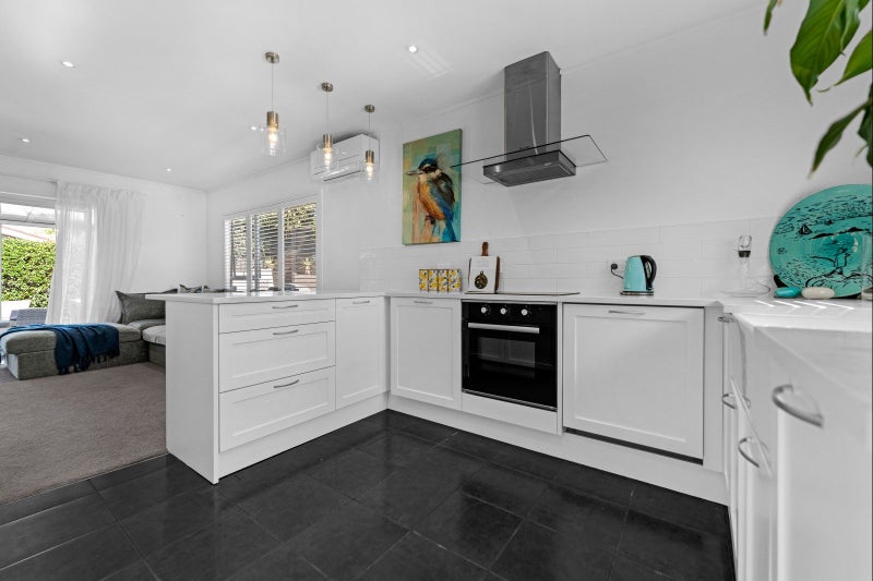5/17 Church Street, Devonport, Auckland - Carousel 2