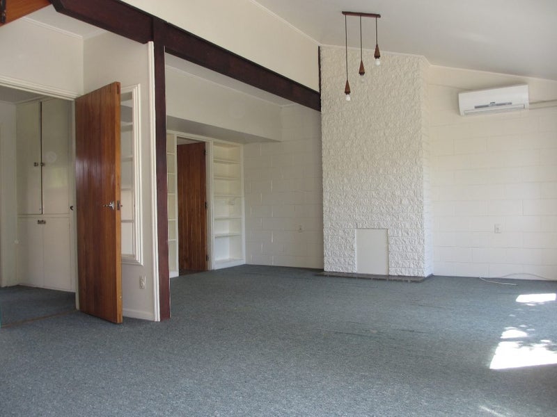 54 Holly Road, St Albans, Christchurch - Carousel 1