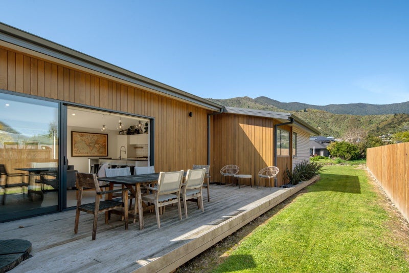 11B Beach Road, Waikawa, Picton - Carousel 2