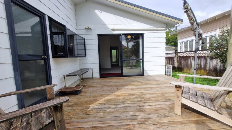 2/5 Owairaka Avenue, Mount Albert, Auckland - Carousel 12