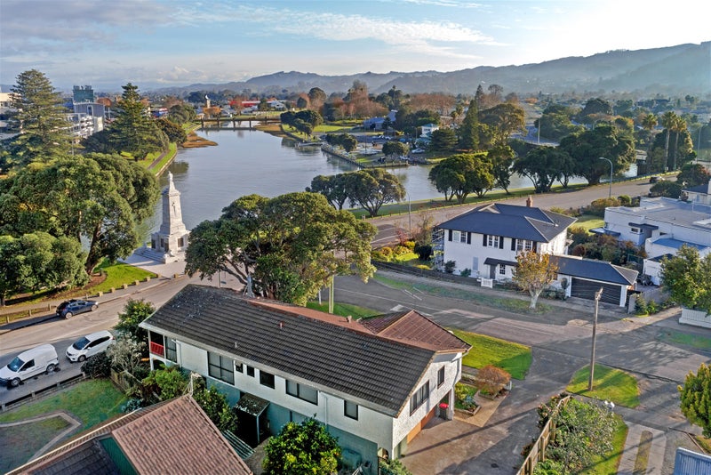 71 Esplanade, Kaiti, Gisborne - Carousel 1