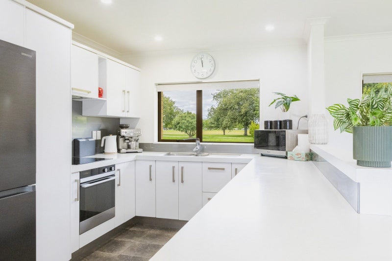 96 Freyberg Avenue, Tamatea, Napier - Carousel 1