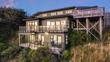 6A Tamworth Crescent, Newlands, Wellington - Carousel 1