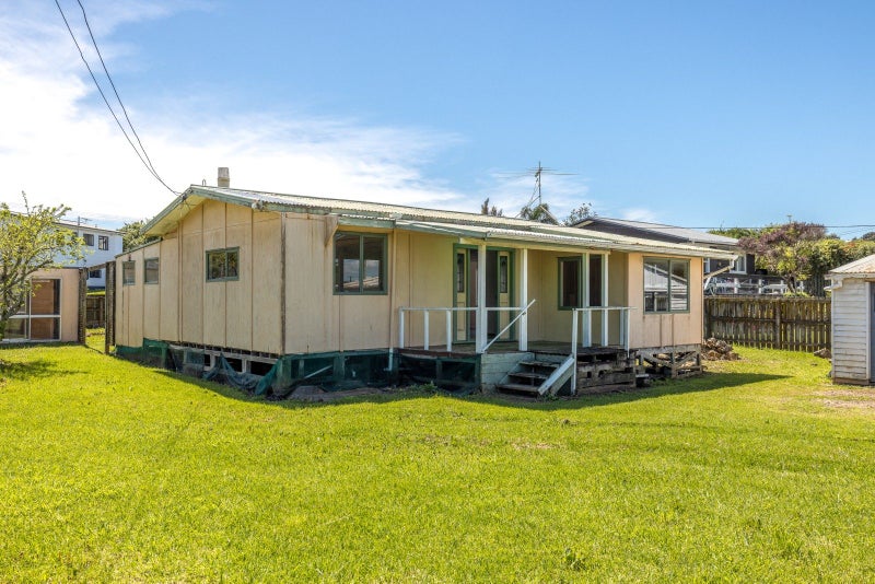 28 Tui Street, Oneroa, Waiheke Island - Carousel 1