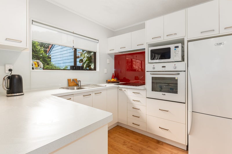 7B Coventry Close, Ascot Park, Porirua - Carousel 2