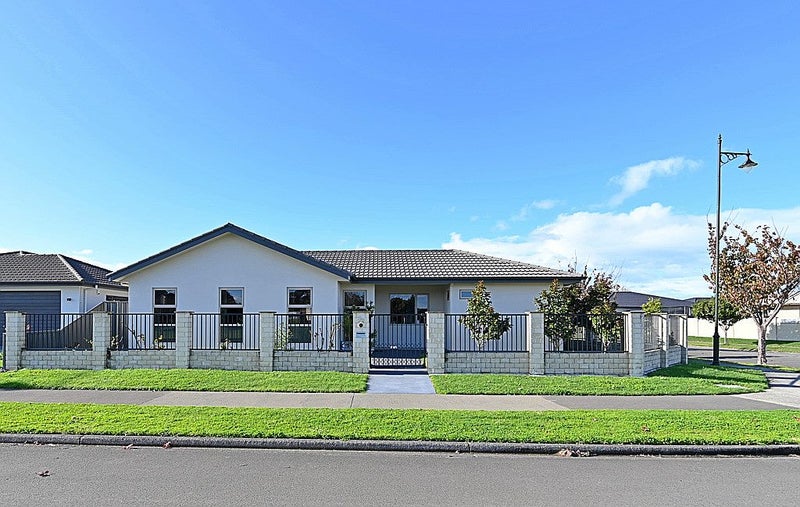 32 Orotu Drive, Poraiti, Napier - Carousel 1