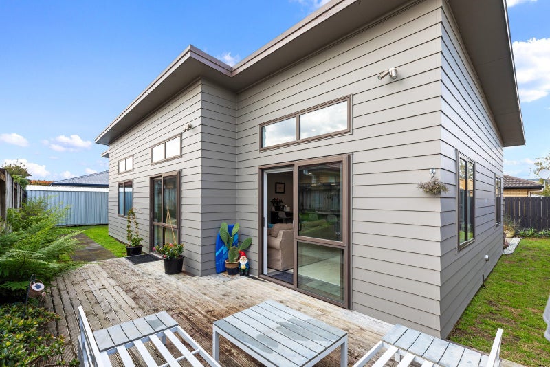 102 Twin Oak Avenue, Papamoa Beach, Papamoa - Carousel 1