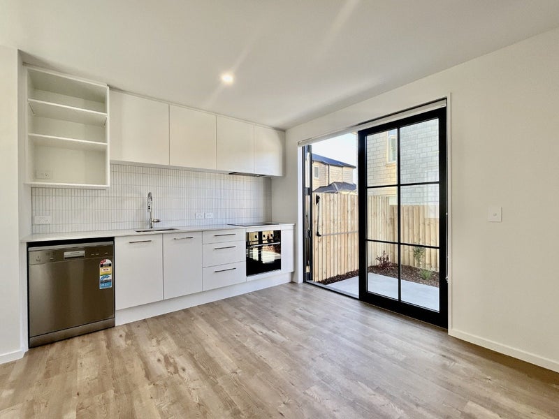2/35 Eversleigh Street, St Albans, Christchurch - Carousel 2