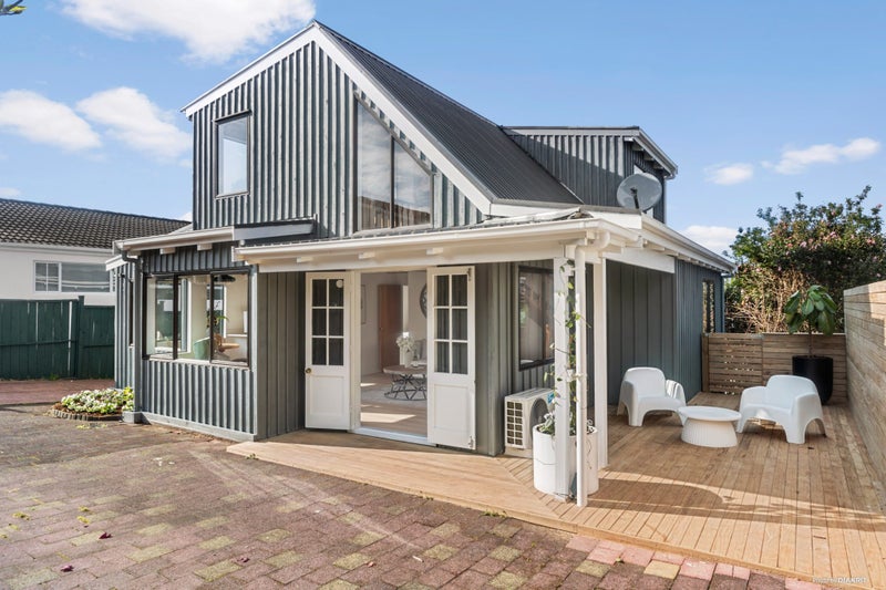 22A Highland Road, Mount Albert, Auckland - Carousel 1