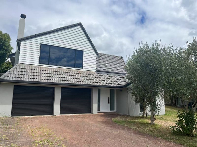 9 Malloy Place, Eastern Beach, Auckland - Carousel 1