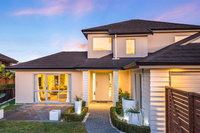 7 Paparoa Crescent, Aotea, Porirua - Carousel 1