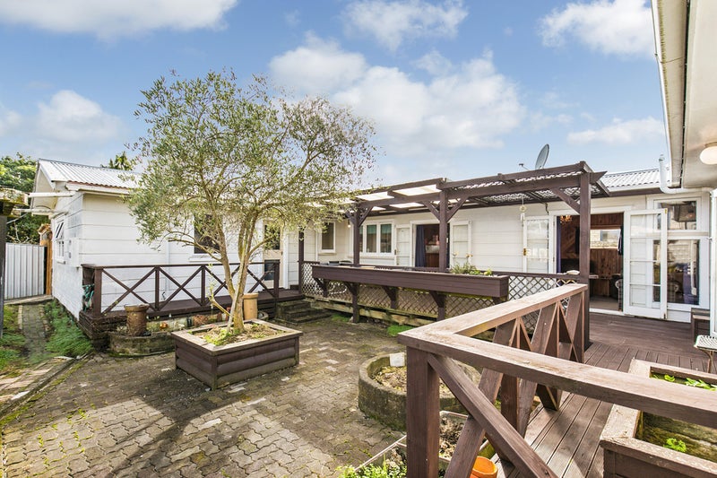 90 Third View Avenue, Beachlands, Auckland - Carousel 1