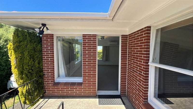 2/8 Evelyn Place, Hillcrest, Auckland - Carousel 1