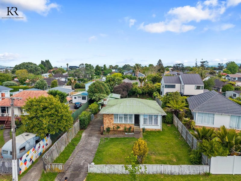 53 Waipani Road, Te Atatu Peninsula, Auckland - Carousel 1