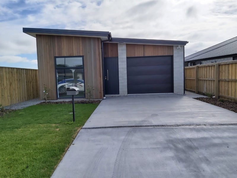 19 Oakleigh Street, Woodend, Woodend - Carousel 11
