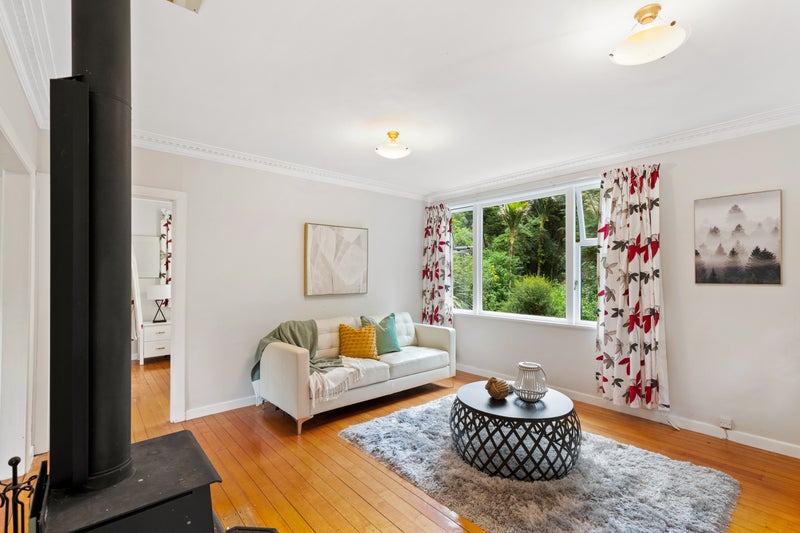 38 Laingholm Drive, Laingholm, Auckland - Carousel 1