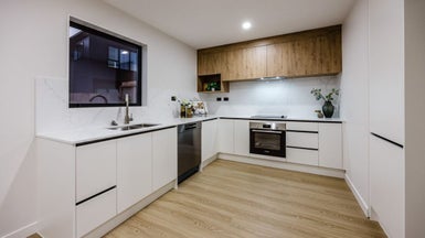 8/24 Tupaki Place, Pakuranga Heights, Auckland - Carousel 1