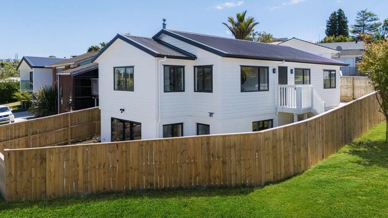 85 Sycamore Drive, Sunnynook, Auckland - Carousel 1