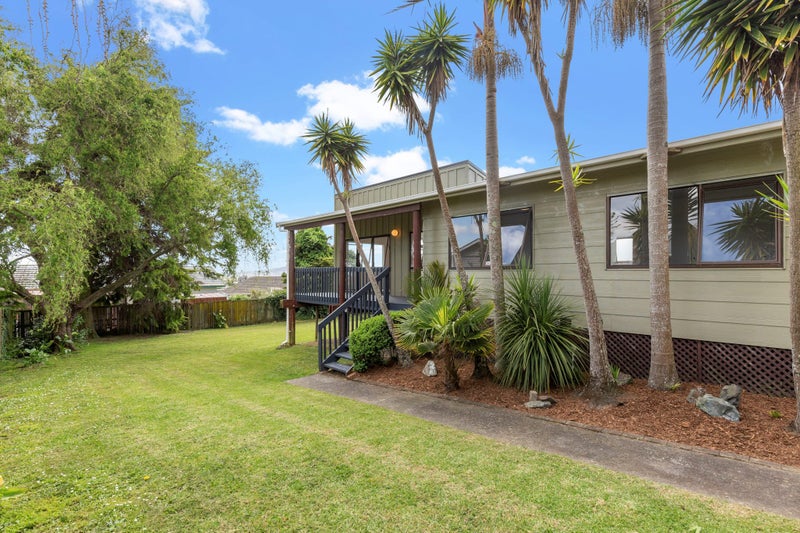 9 Oreti Place, Clover Park, Auckland - Carousel 1