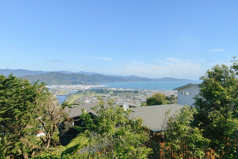 11 Eastview Grove, Normandale, Lower Hutt - Carousel 18