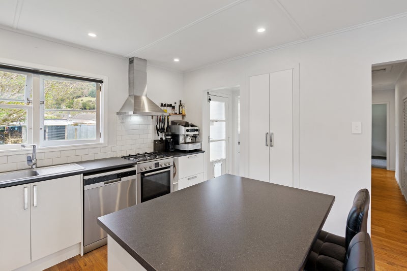 77 Wood Street, Wainuiomata, Lower Hutt - Carousel 2