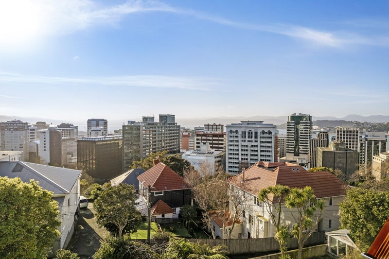4 Wesley Road, Kelburn, Wellington - Carousel 2