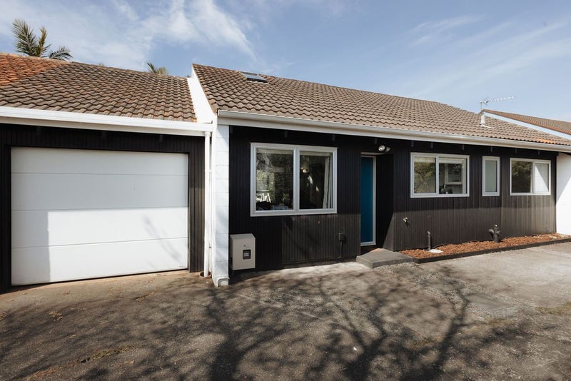 2/1 Gatman Street, Birkdale, Auckland - Carousel 1