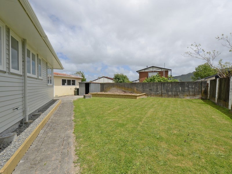 9 Ponderosa Grove, Maoribank, Upper Hutt - Carousel 17