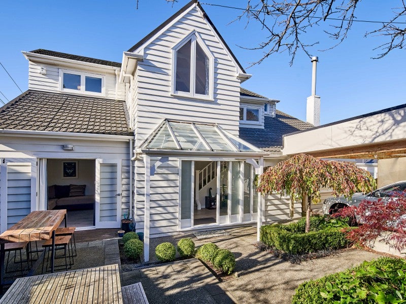 53 Box Hill, Khandallah, Wellington - Carousel 1