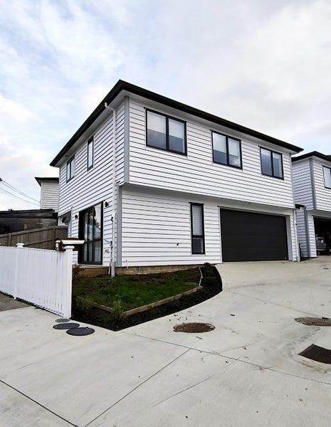 13E Windermere Crescent, Blockhouse Bay, Auckland - Carousel 1