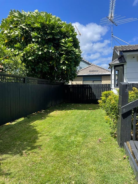 2/111 Victoria Street, Onehunga, Auckland - Carousel 16