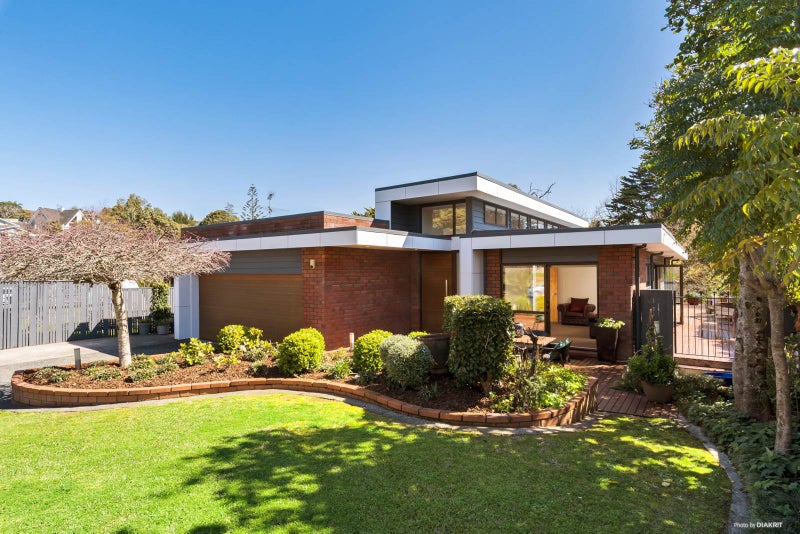 28 Lastel Place, Shelly Park, Auckland - Carousel 1