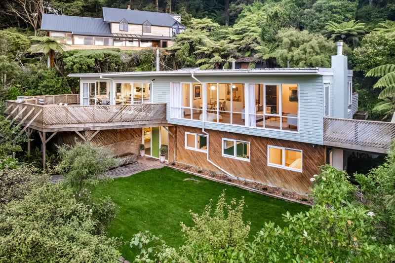 12 Whiorau Grove, Lowry Bay, Lower Hutt - Carousel 1
