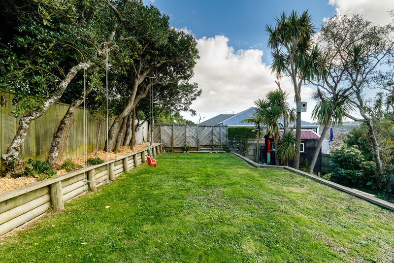 8 Messines Road, Karori, Wellington - Carousel 22