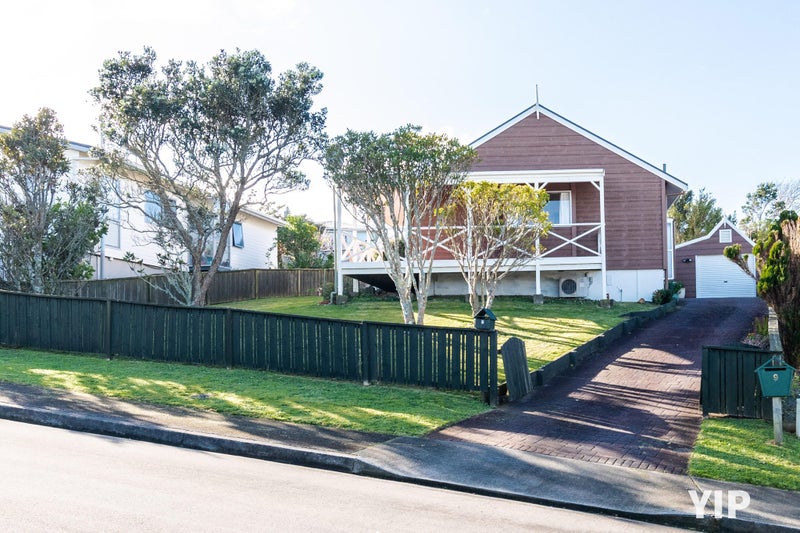 7 Cheltenham Terrace, Newlands, Wellington - Carousel 1