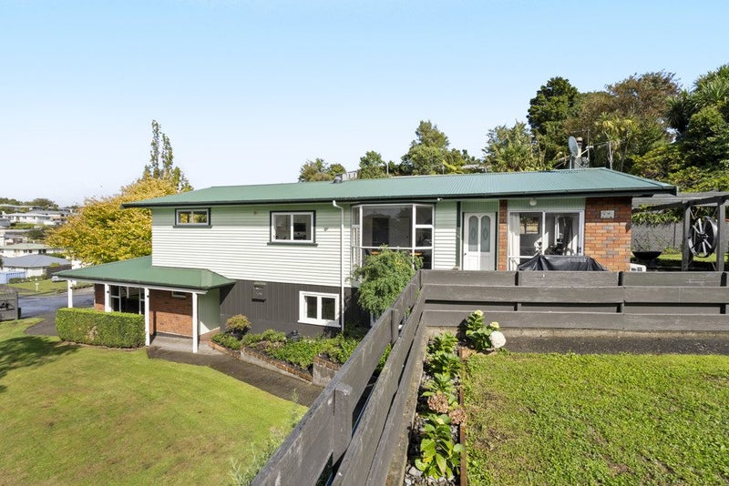10 Whitby Place, Westown, New Plymouth - Carousel 2